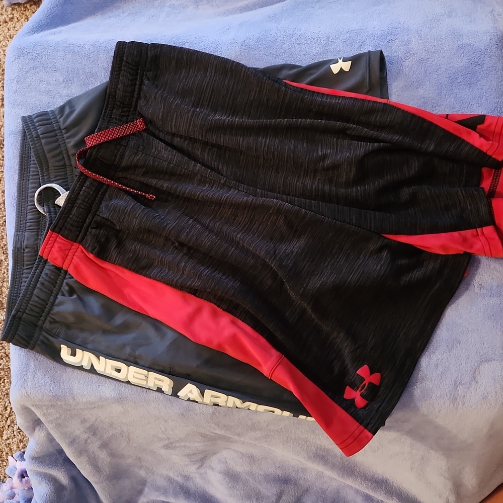 EUC Lot of Under Armour Heat Gear Boys Shorts Size YMD